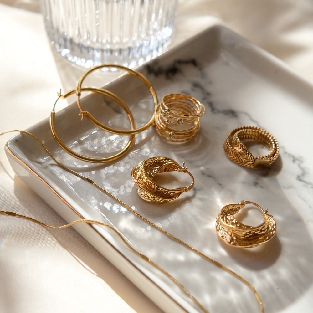 LAST ONE! 18K Gold Retro Hammered Hoops Earrings - Picture 4 of 4